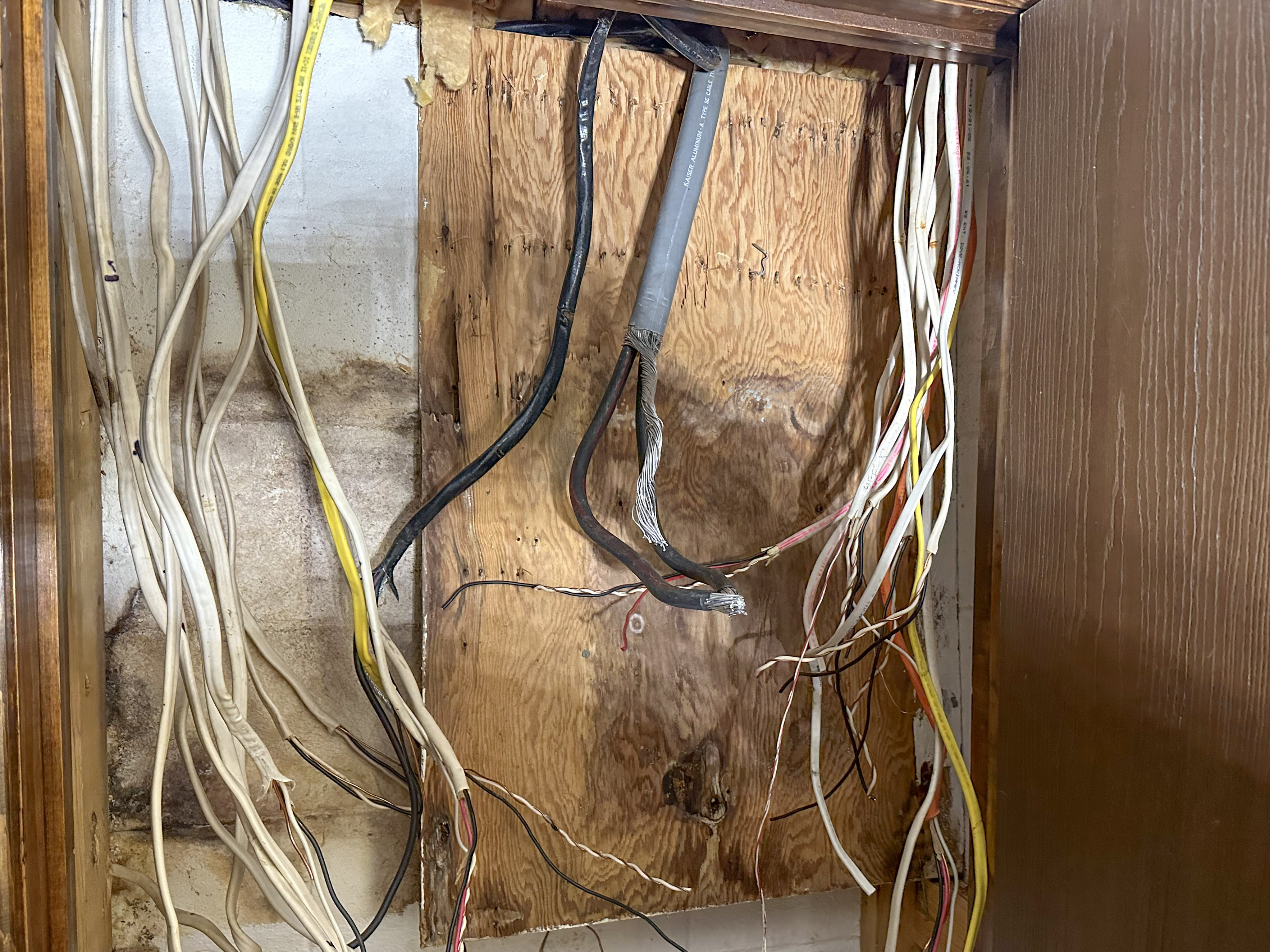 Old wiring example in a home