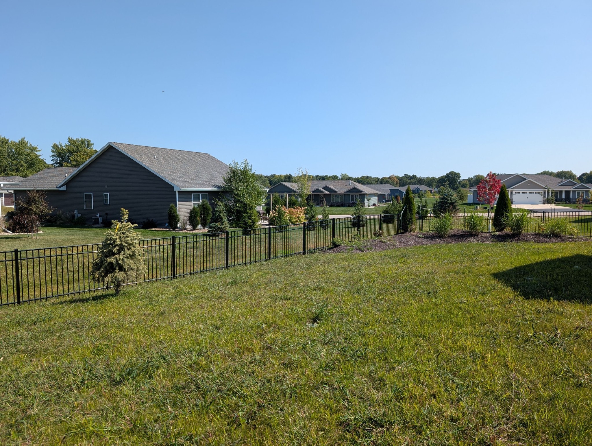 Why NY Homeowners Are Choosing Powder-Coated Metal Fences