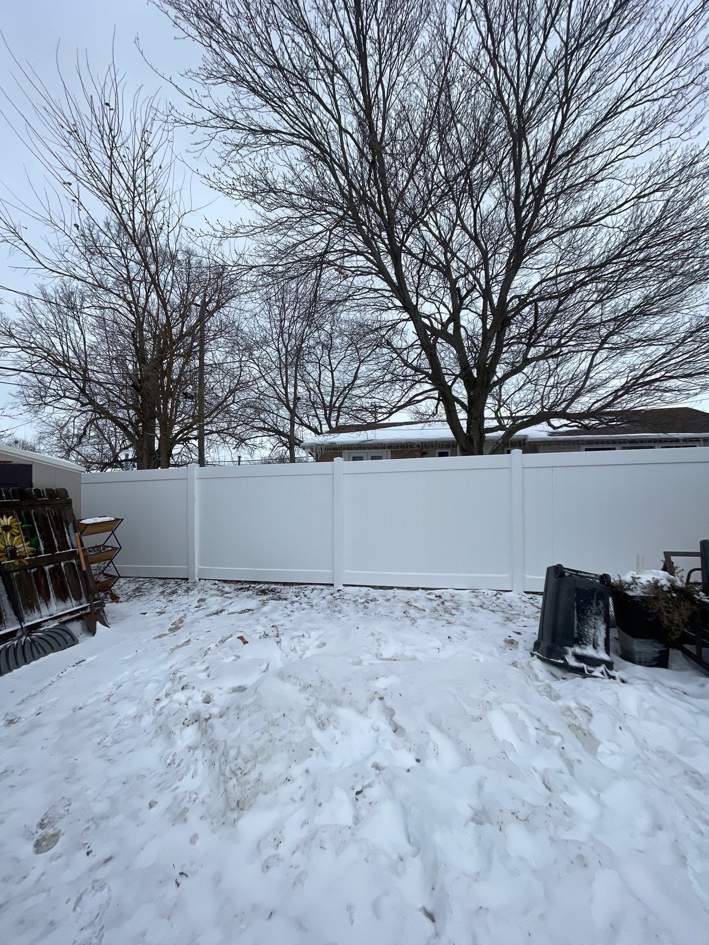 How Durable Are Vinyl Fences in Harsh Weather?