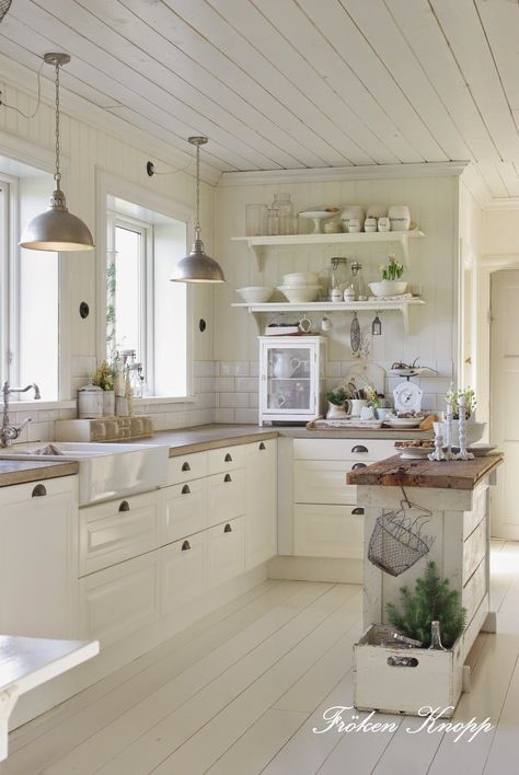 Country Style White Kitchen Cabinets