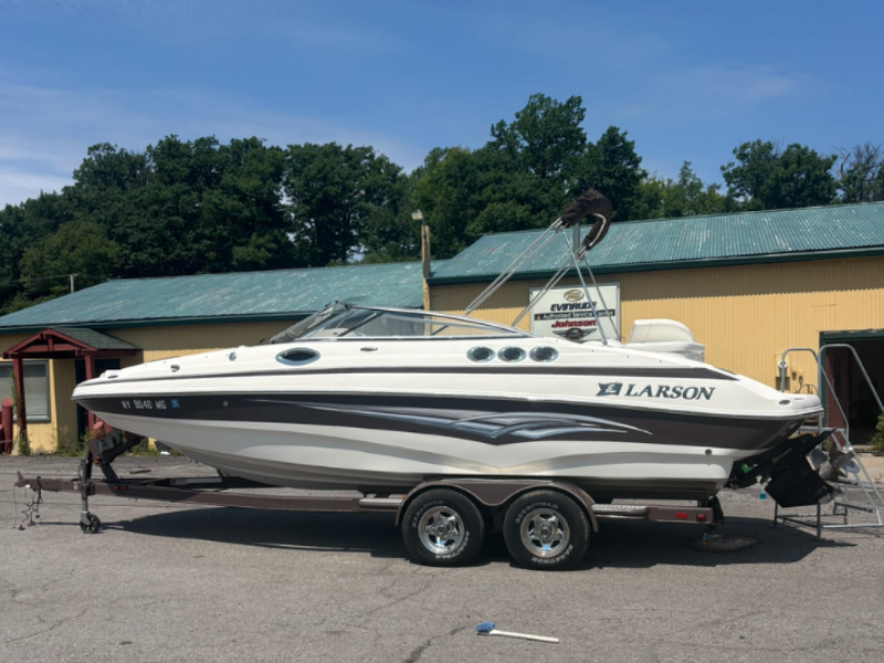 2008 Larson with trailer and MerCruiser 300 HP engine