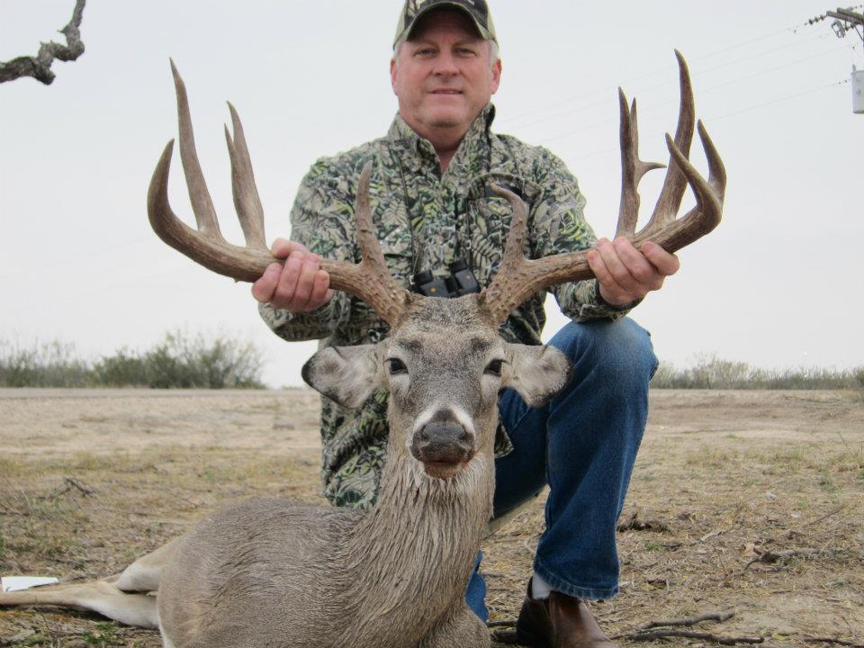 whitetail-hunting-big-buck-hunts-in-texas-4-amigos-ranch