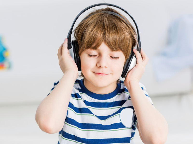 child having a hearing diagnostic evaluation